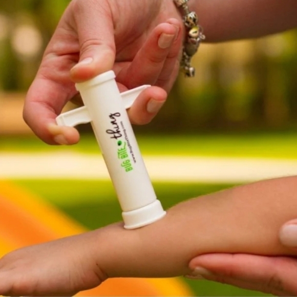 Bug Bite Thing Set Of 2 Insect Sting Relief Tool New Reusable - Picture 9 of 9